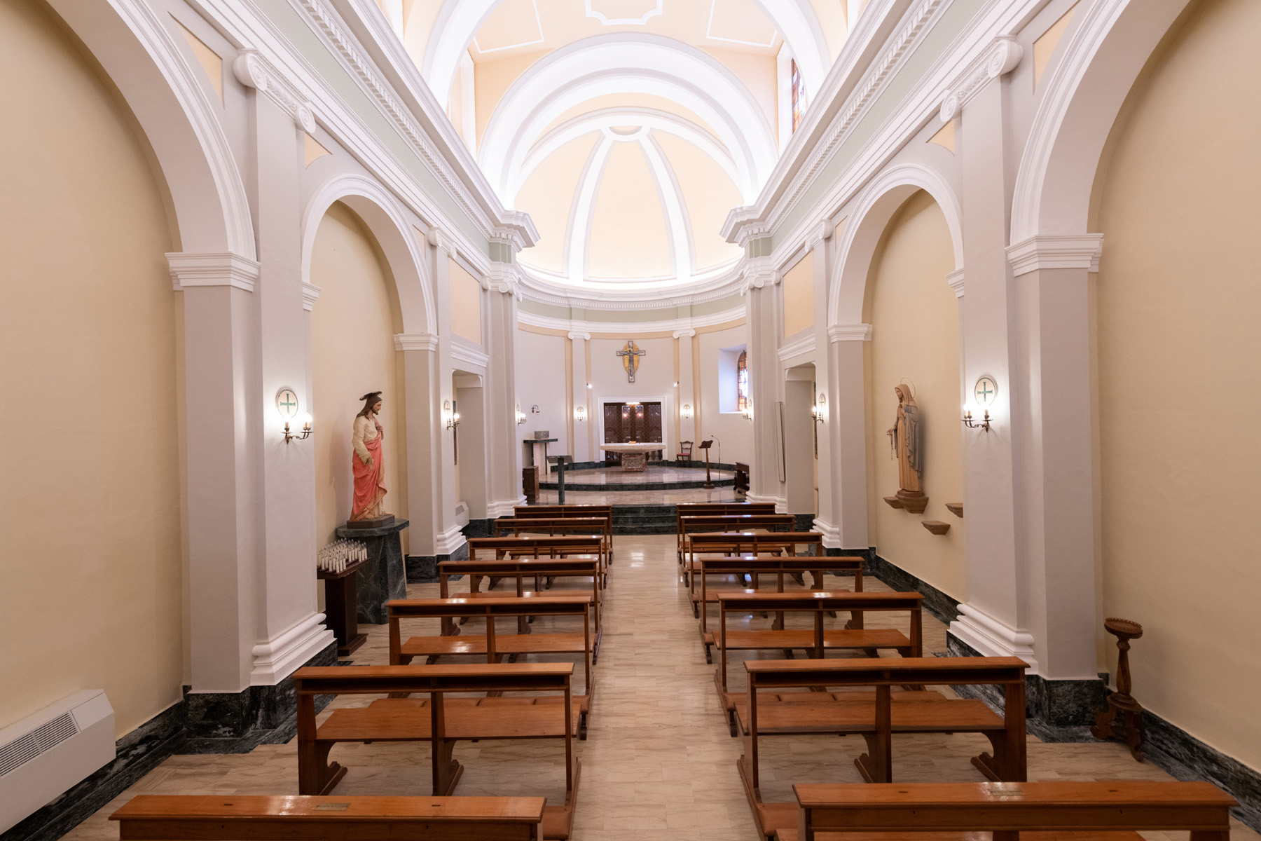 Interno della chiesa